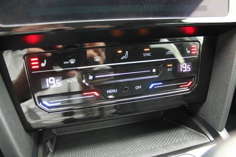 2022 Volkswagen Passat — sličica 19