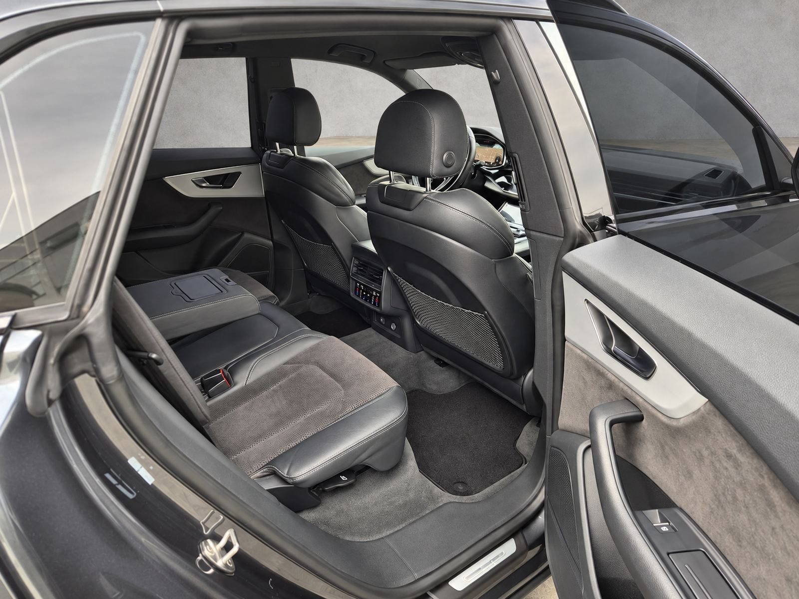 2019 Audi Q8 S line — fotografija 15