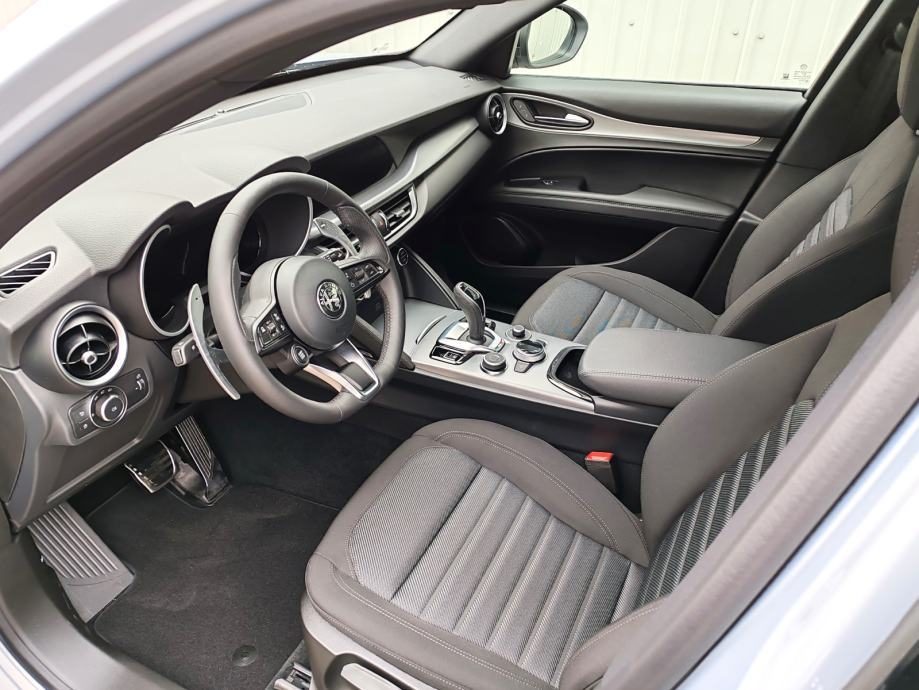 2024 Alfa Romeo Stelvio — fotografija 9