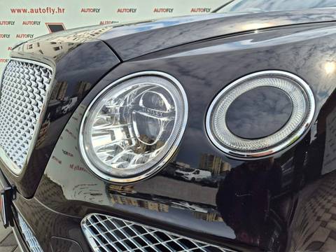 2016 Bentley Bentayga — sličica 24