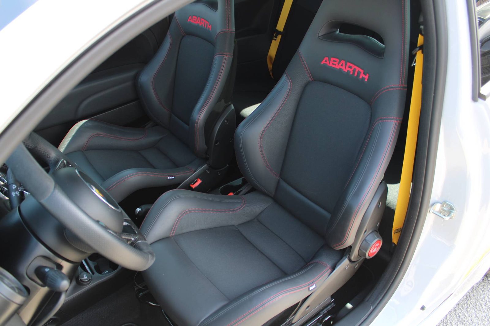 2023 Abarth 695 — fotografija 10