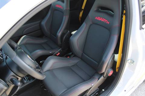2023 Abarth 695 — sličica 10