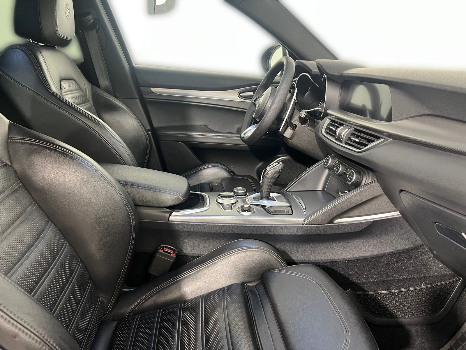 2021 Alfa Romeo Stelvio — fotografija 22