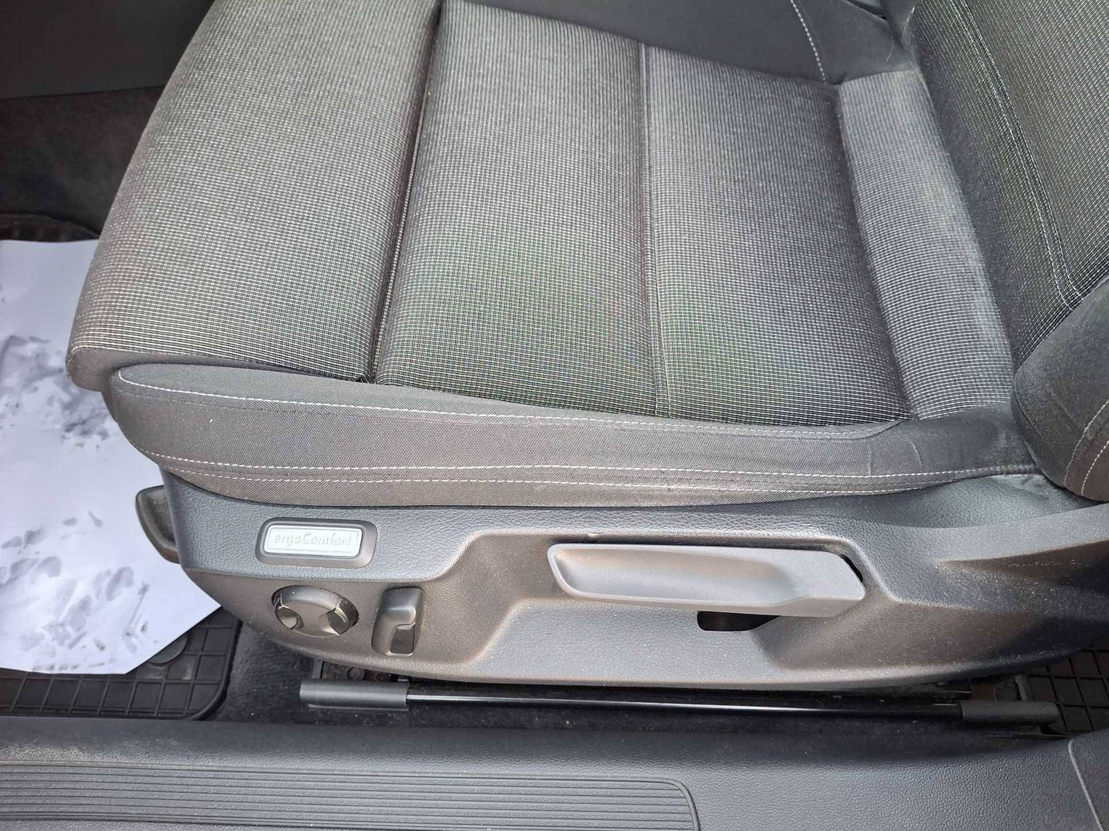 2018 Volkswagen Passat — fotografija 21