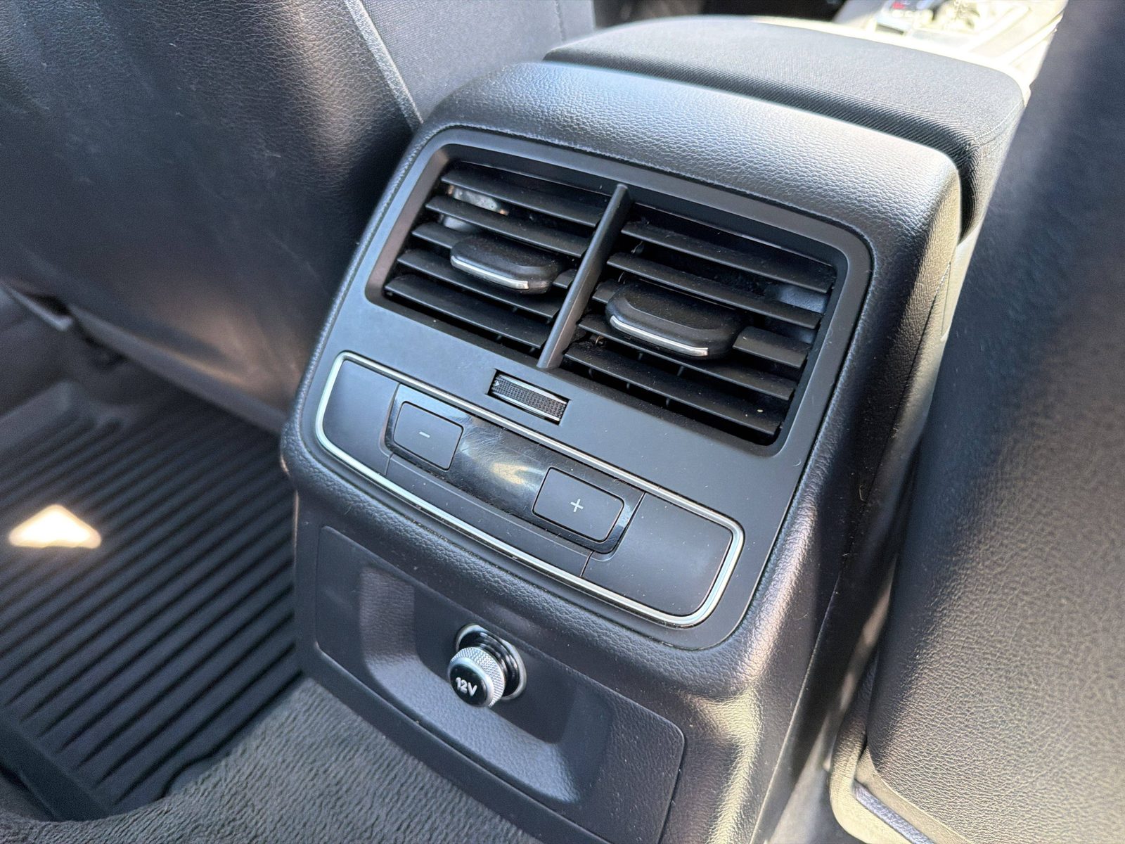 2018 Audi A4 — fotografija 23