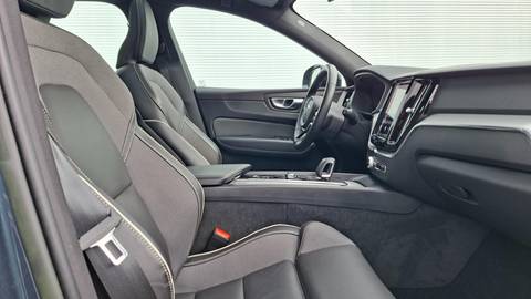 2022 Volvo XC60 — sličica 8