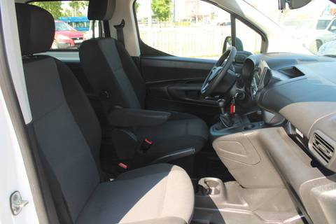 2021 Opel Combo — sličica 12