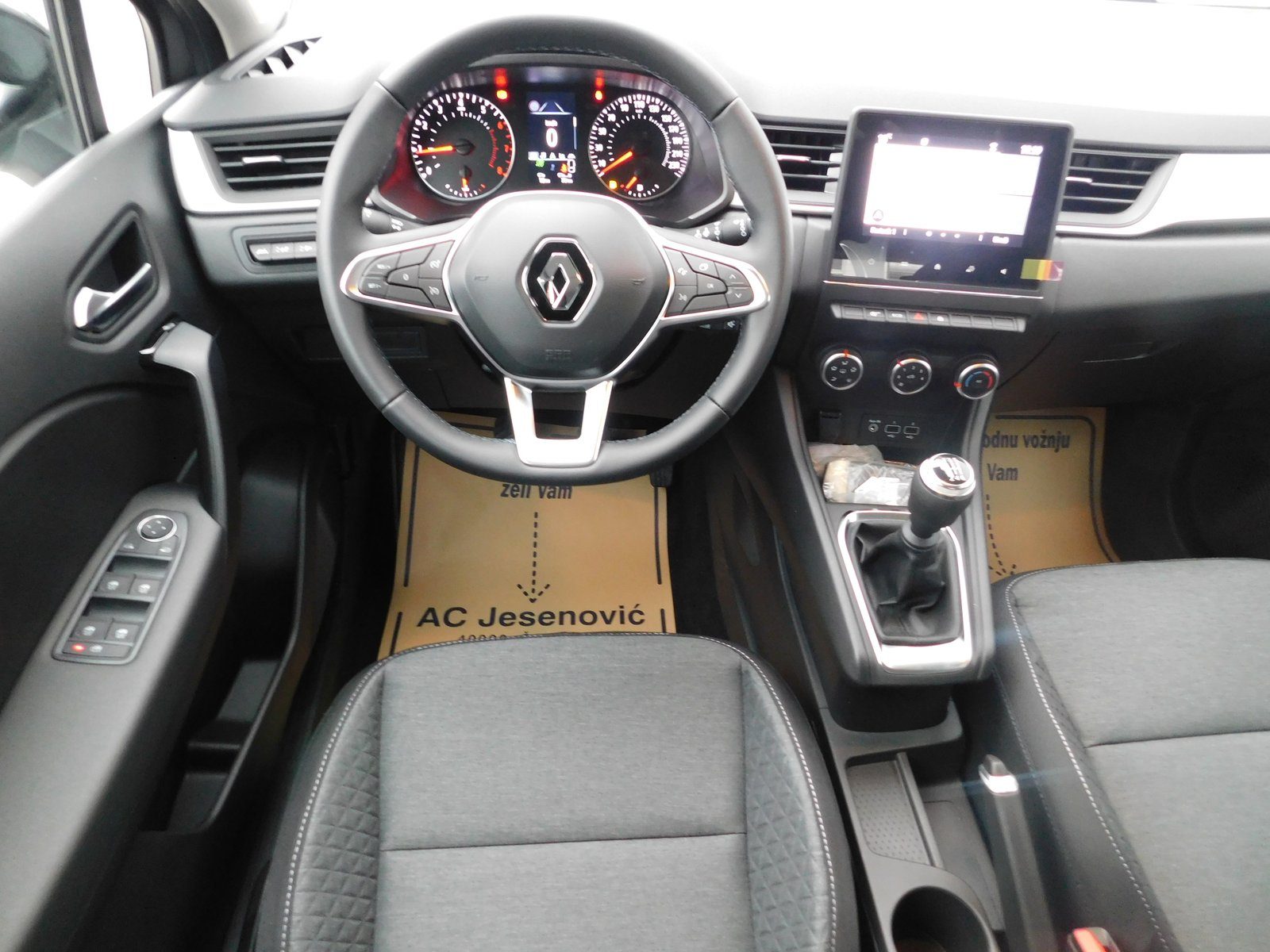2023 Renault Captur — fotografija 10