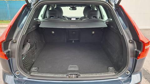 2022 Volvo XC60 — sličica 23