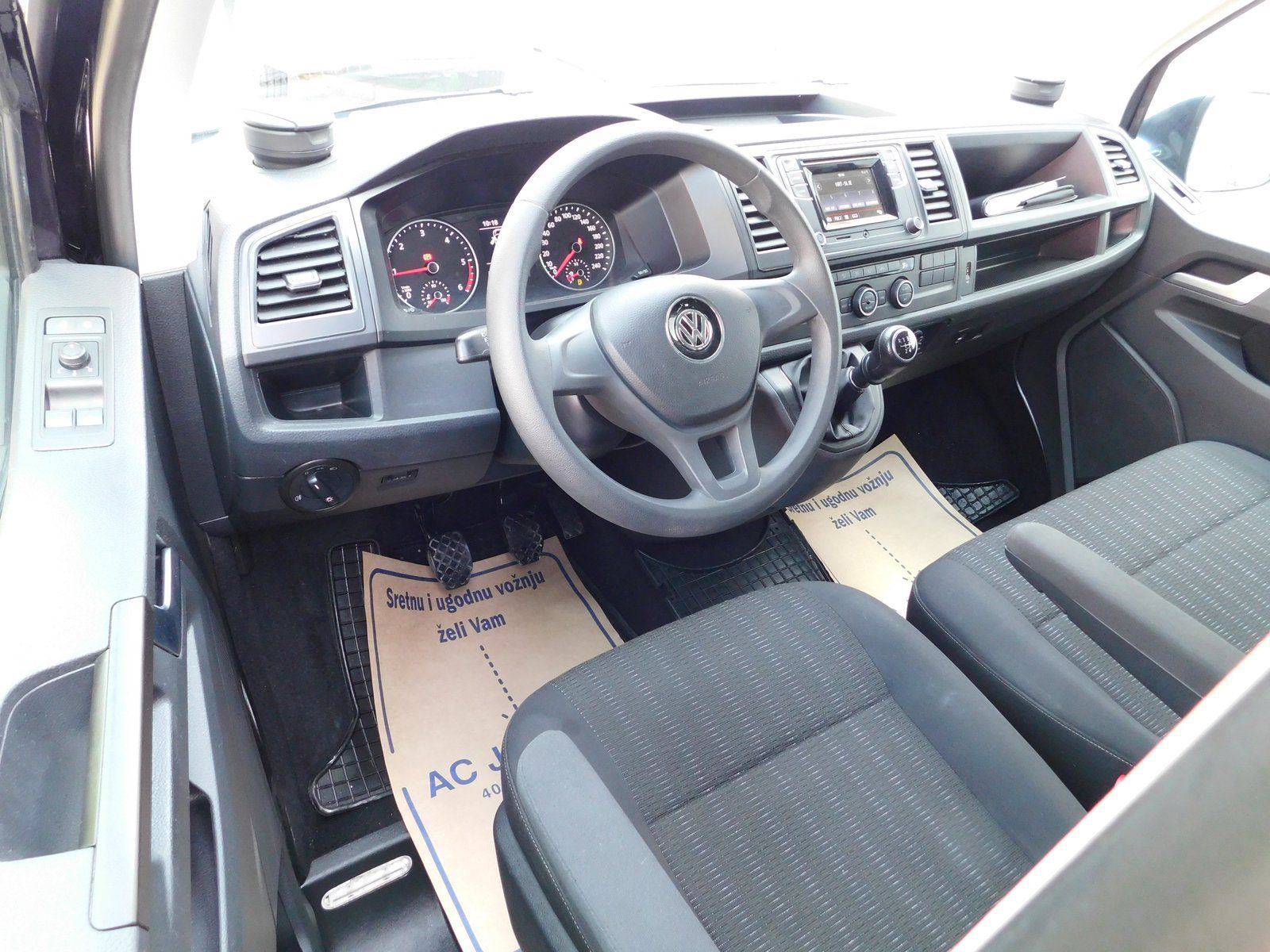 2017 Volkswagen Caravelle — fotografija 8
