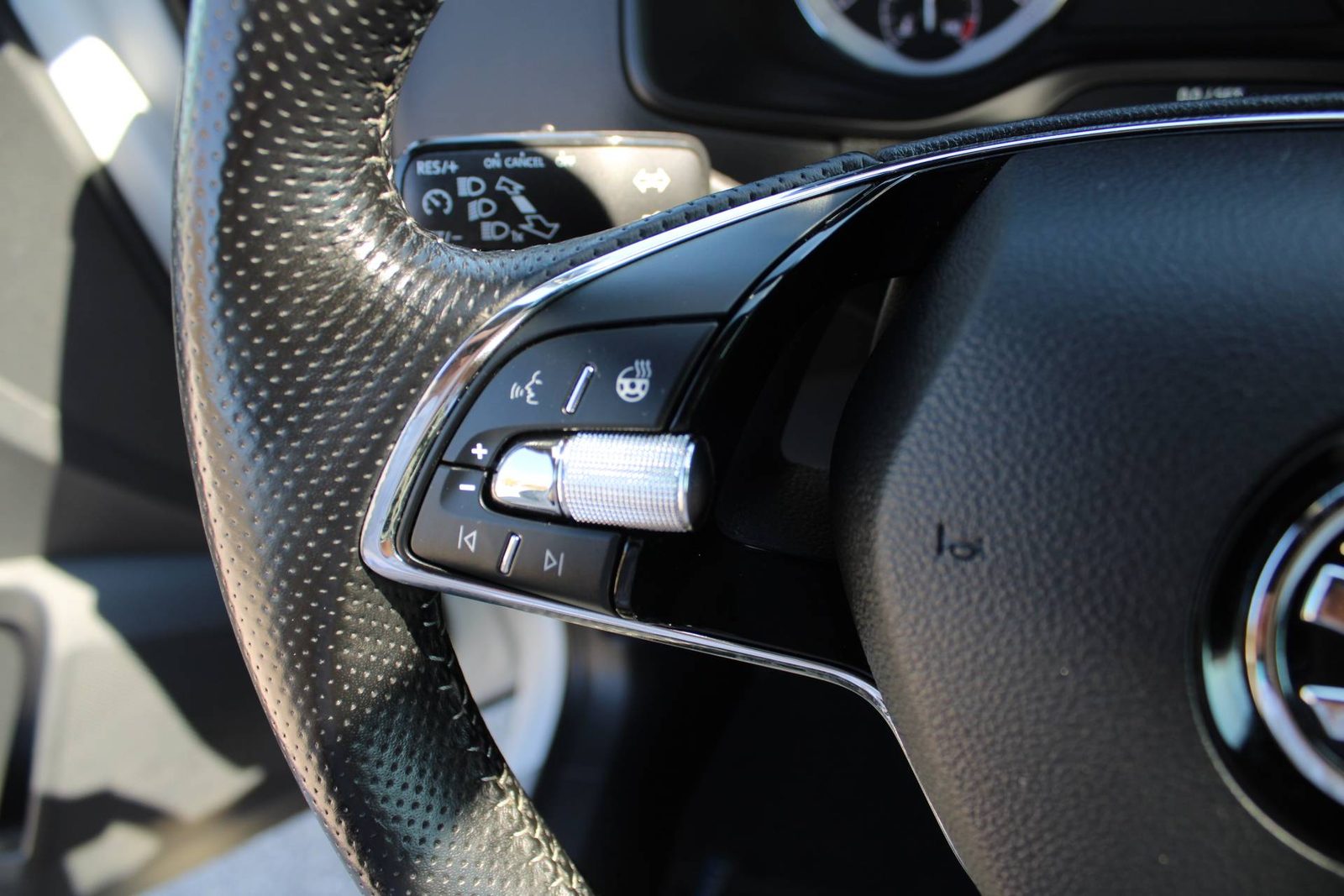 2021 Škoda Karoq — fotografija 15