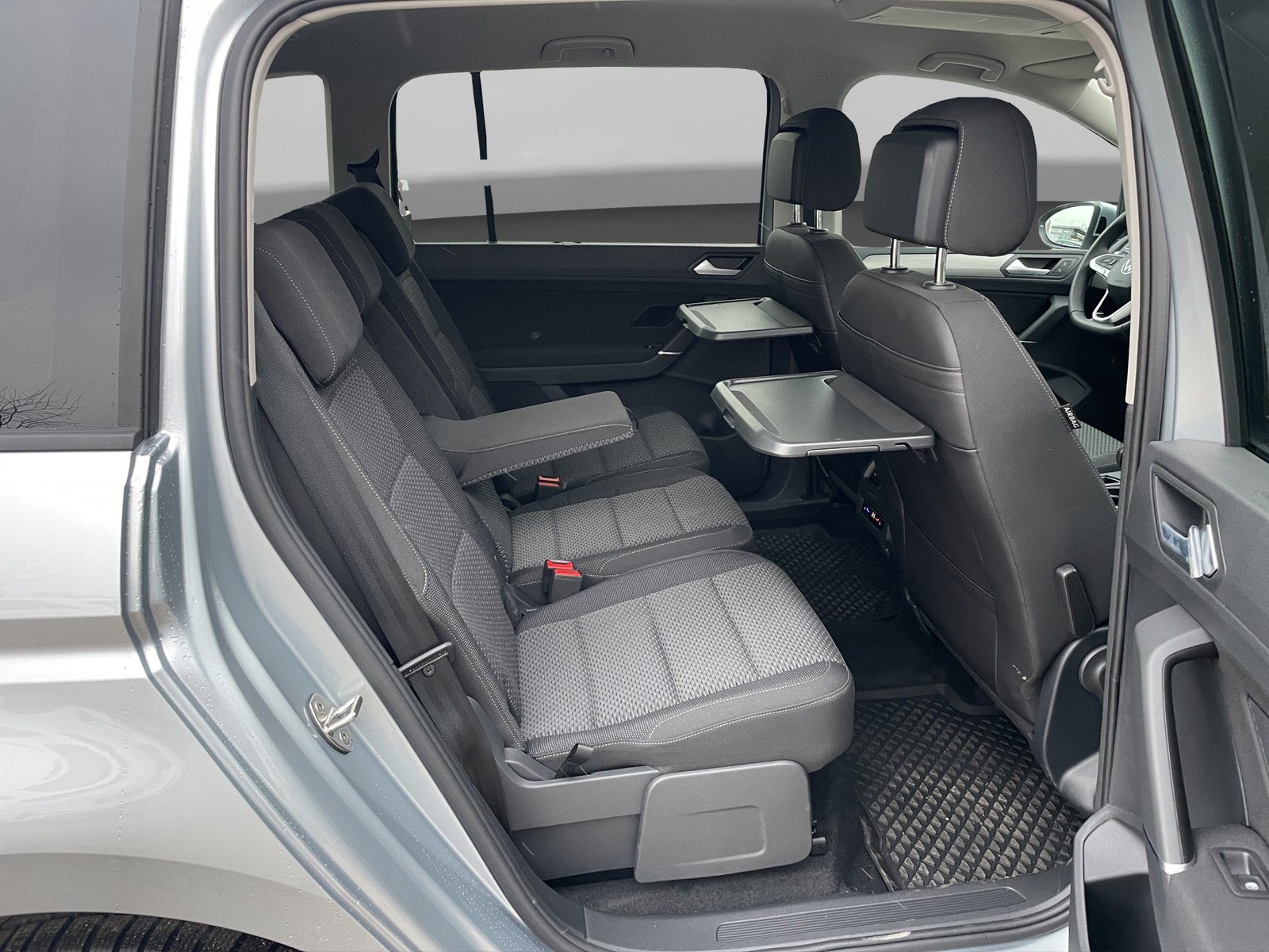 2026 Volkswagen Touran R-Line — fotografija 17
