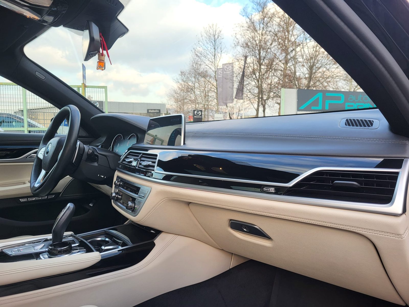 2016 BMW Serija 7 — fotografija 24