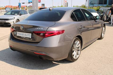 2022 Alfa Romeo Giulia — sličica 5