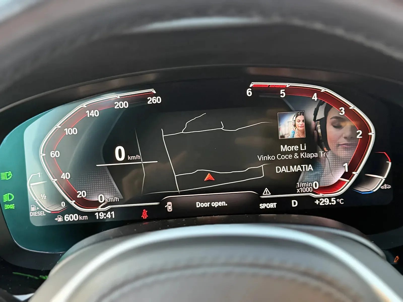 2021 BMW Serija 5 — fotografija 15