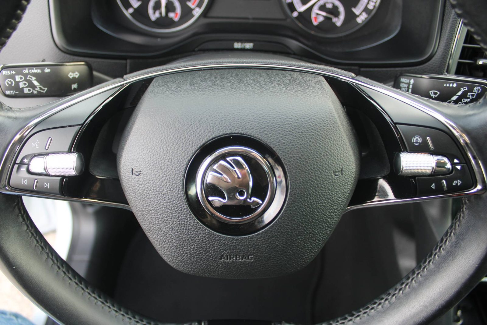 2021 Škoda Karoq — fotografija 16