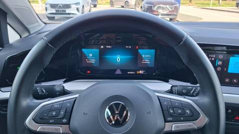 2022 Volkswagen Golf — sličica 12