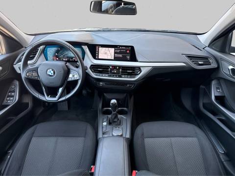 2022 BMW Serija 1 — sličica 9