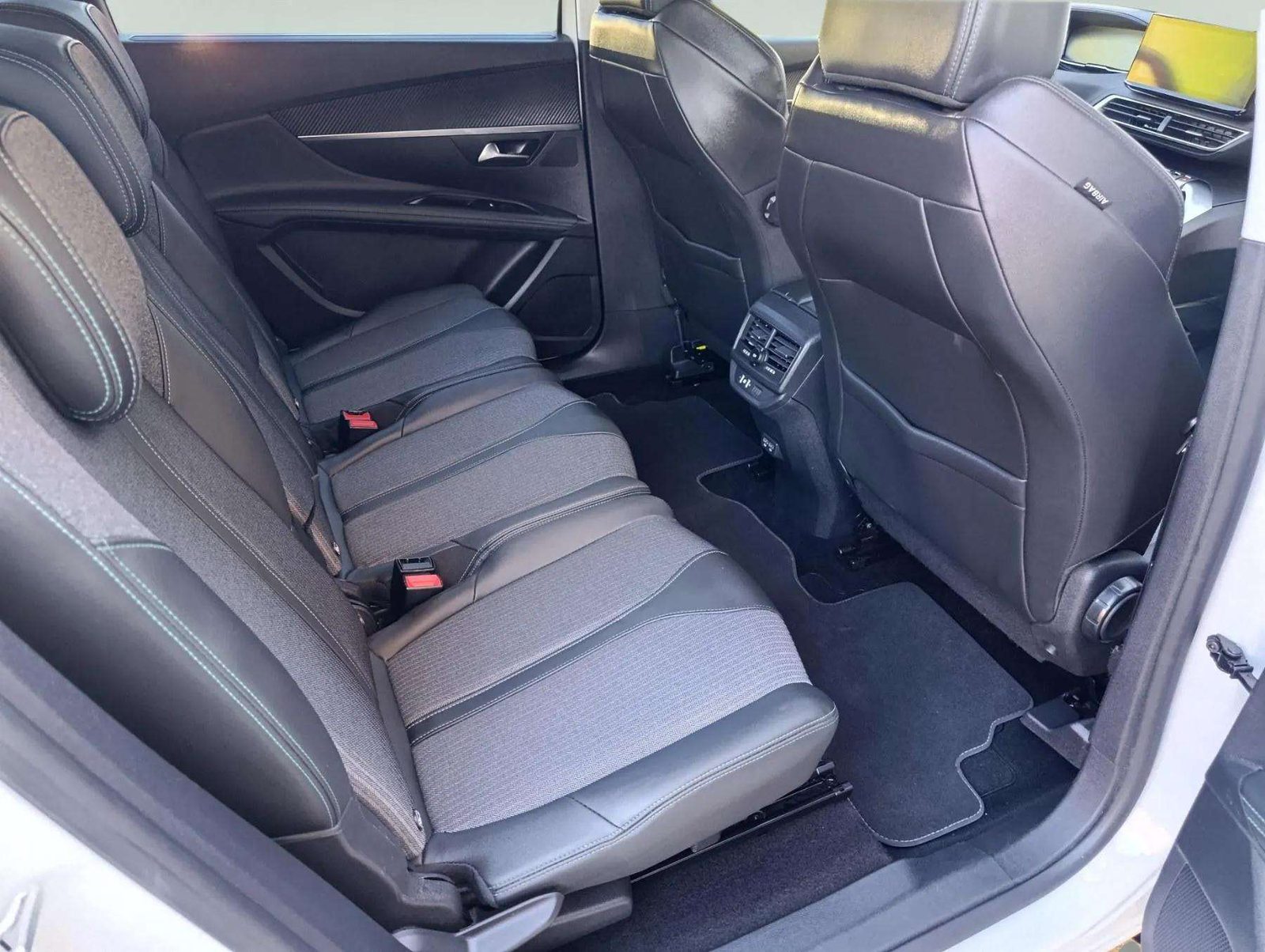 2021 Peugeot 5008 — fotografija 19