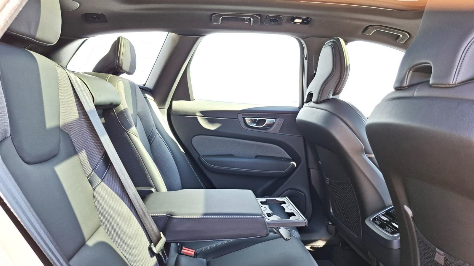 2022 Volvo XC60 — fotografija 9