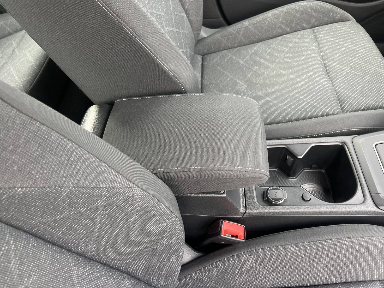 2021 Volkswagen Golf — fotografija 24
