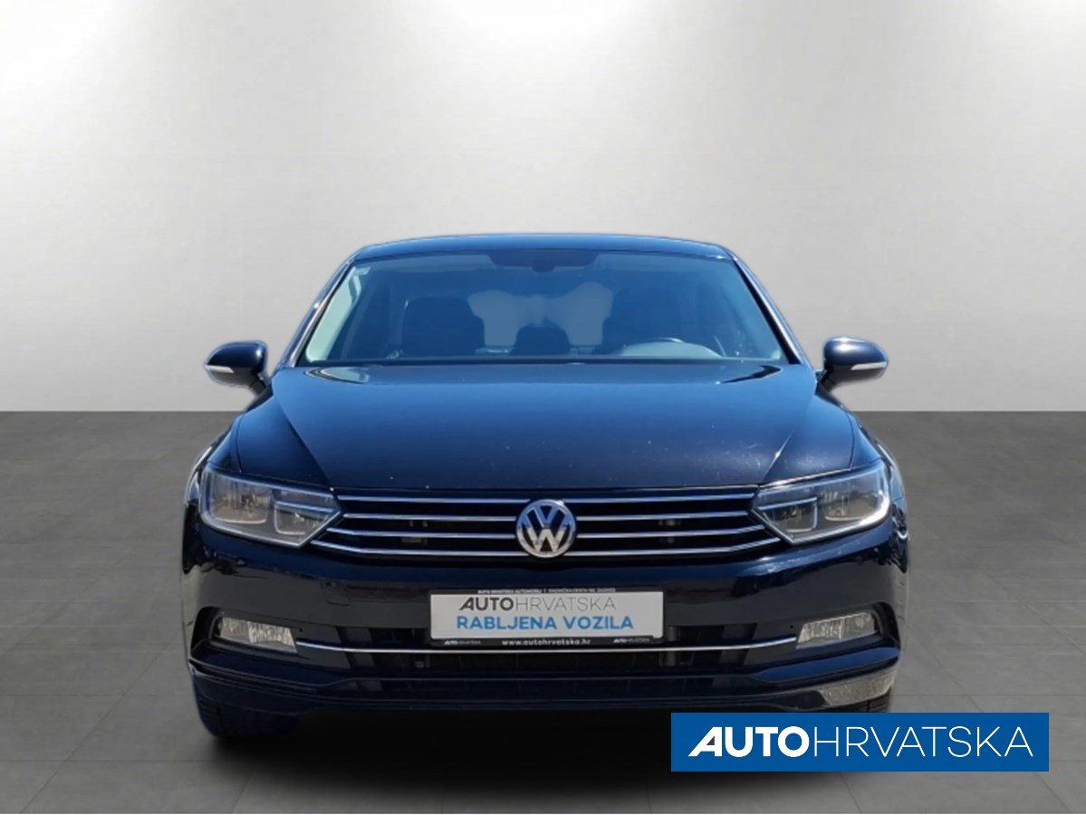 2019 Volkswagen Passat — fotografija 3