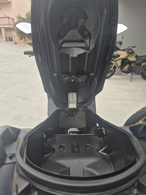 2022 Yamaha X-MAX 300 — sličica 13