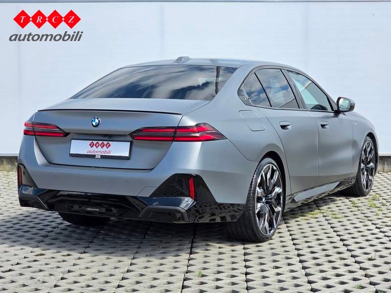 2024 BMW Serija 5 M Sport Pro — fotografija 4