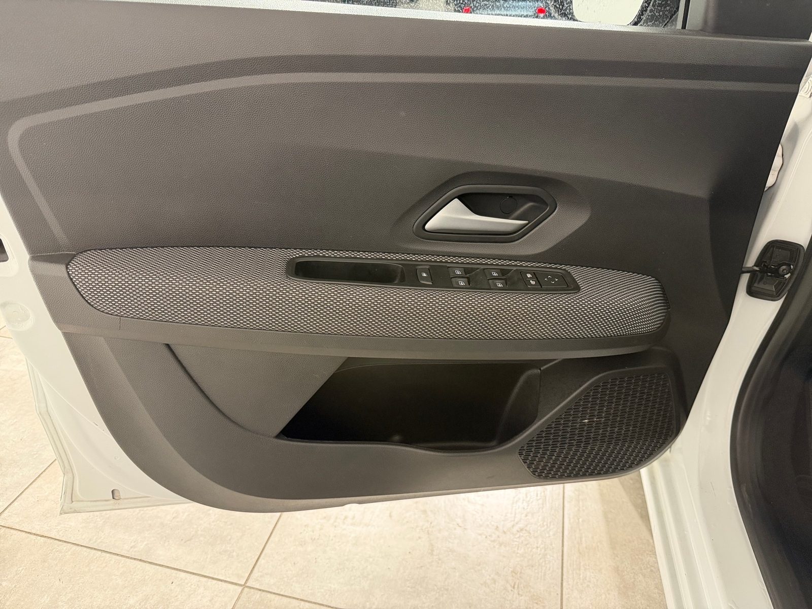 2023 Dacia Sandero — fotografija 15