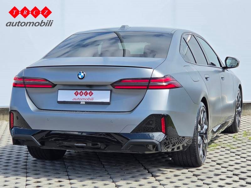 2024 BMW Serija 5 M Sport Pro — fotografija 3