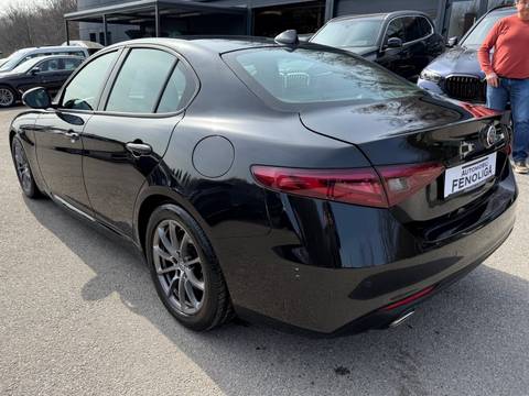 2016 Alfa Romeo Giulia — sličica 4