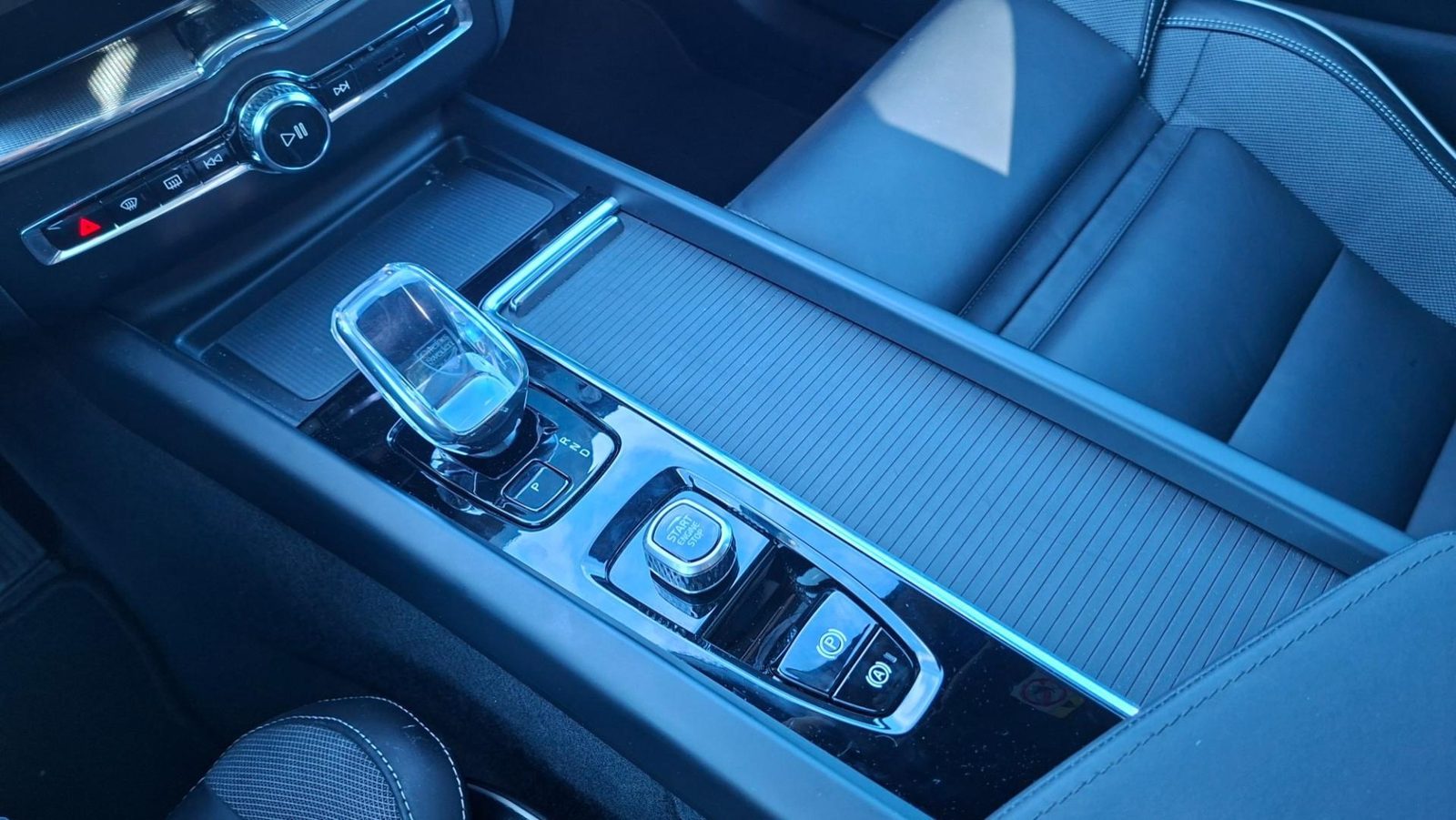 2025 Volvo XC60 — fotografija 16
