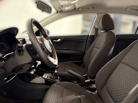 2022 Kia Rio — sličica 13