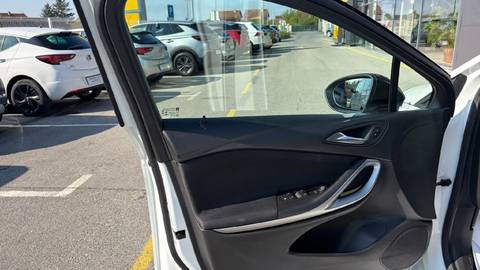 2021 Opel Astra — sličica 17