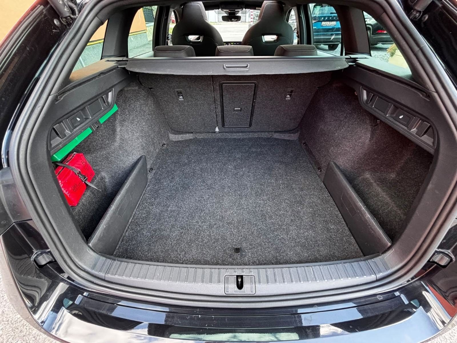 2022 Škoda Octavia Combi — fotografija 20