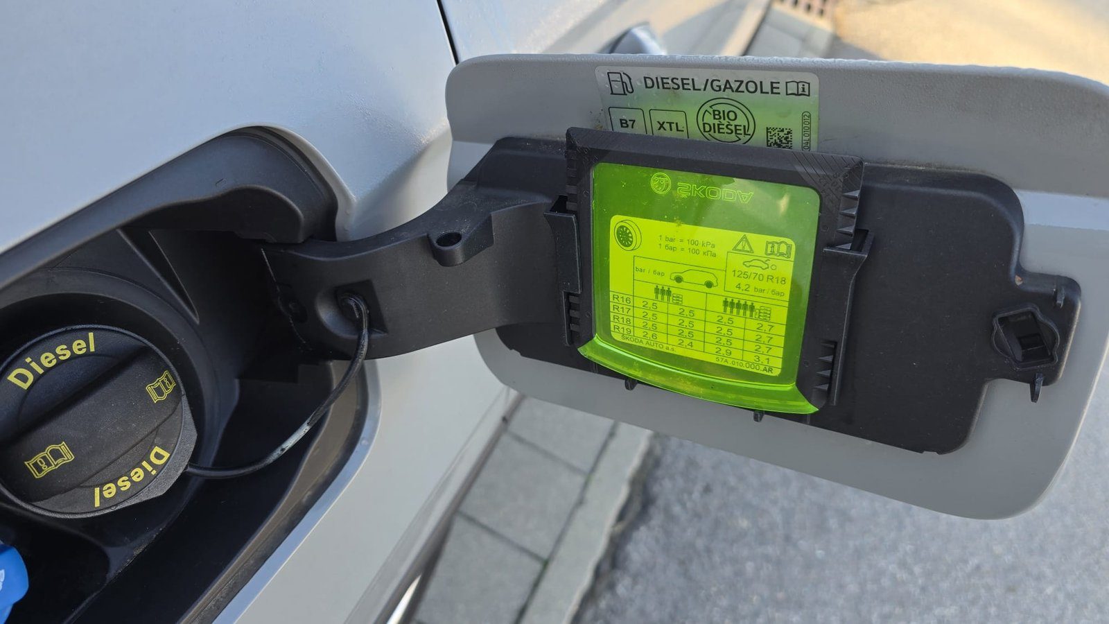 2023 Škoda Karoq — fotografija 27