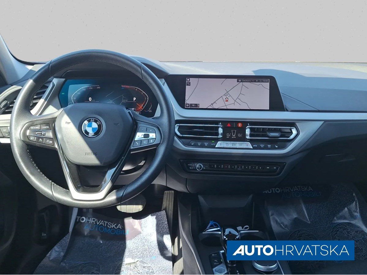 2022 BMW Serija 1 — fotografija 9