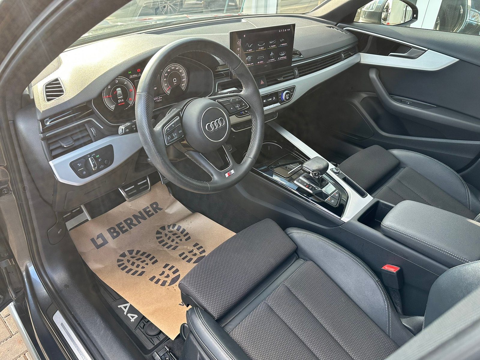 2023 Audi A4 S line — fotografija 14