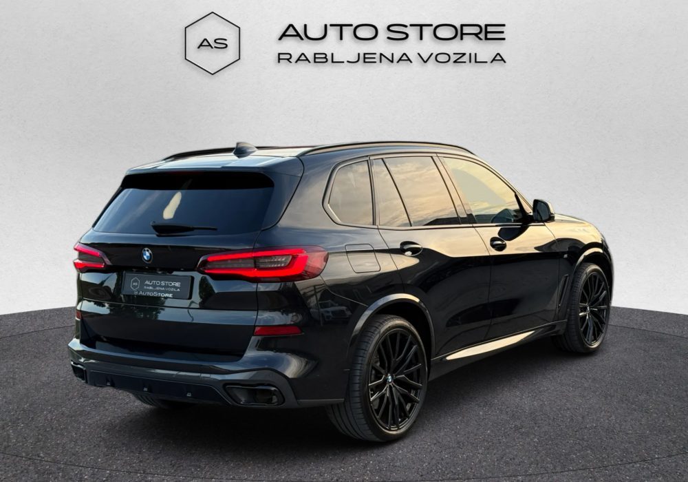 2021 BMW X5 M Sport — fotografija 10