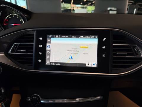 2017 Peugeot 308 — sličica 18