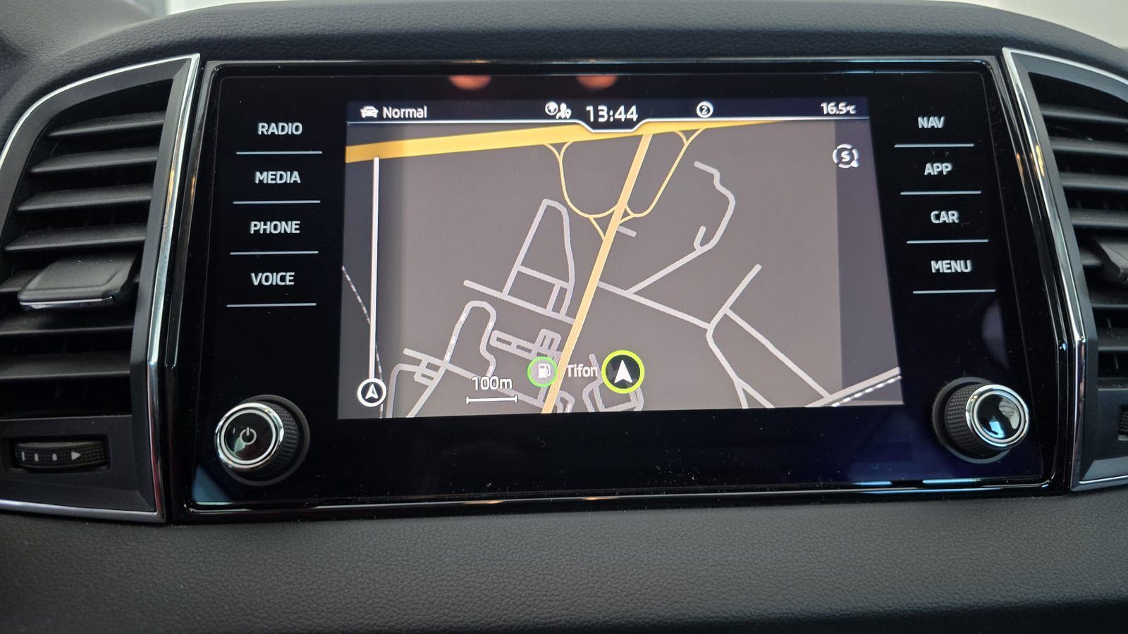 2023 Škoda Karoq — fotografija 16