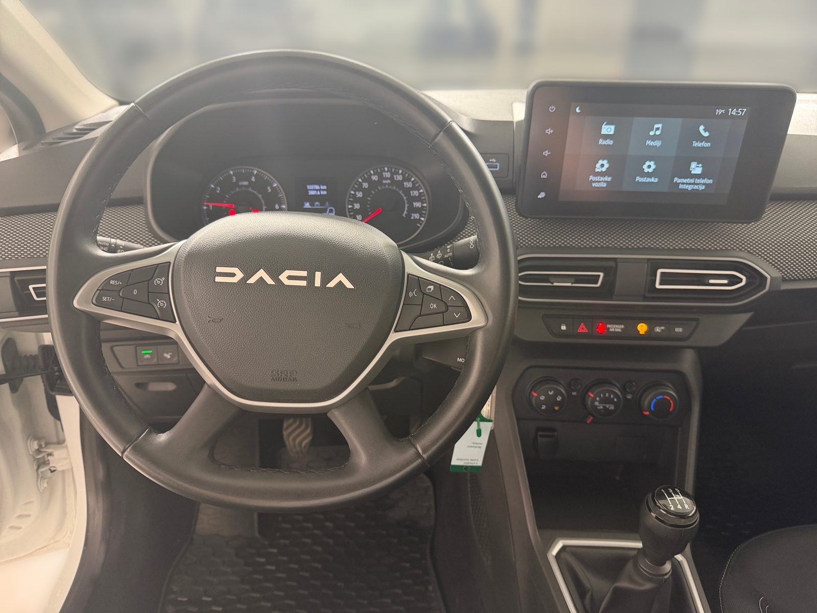 2023 Dacia Sandero — fotografija 16