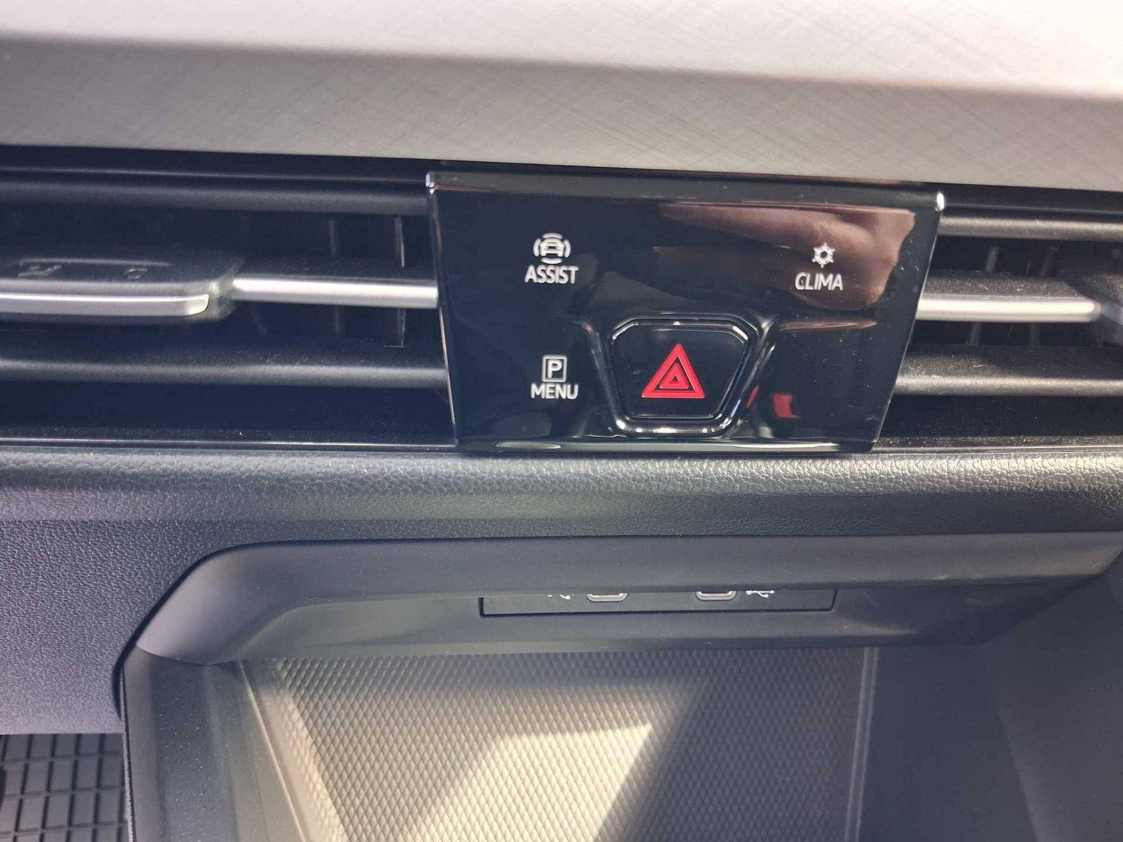 2024 Volkswagen Golf — fotografija 21