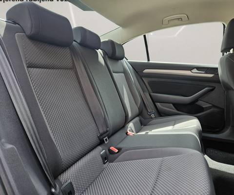 2019 Volkswagen Passat — sličica 13