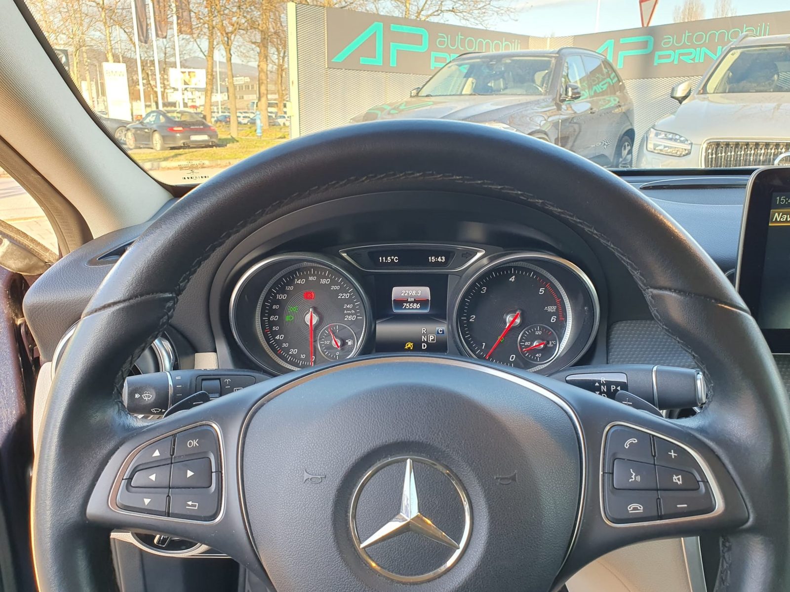 2017 Mercedes-Benz GLA — fotografija 15