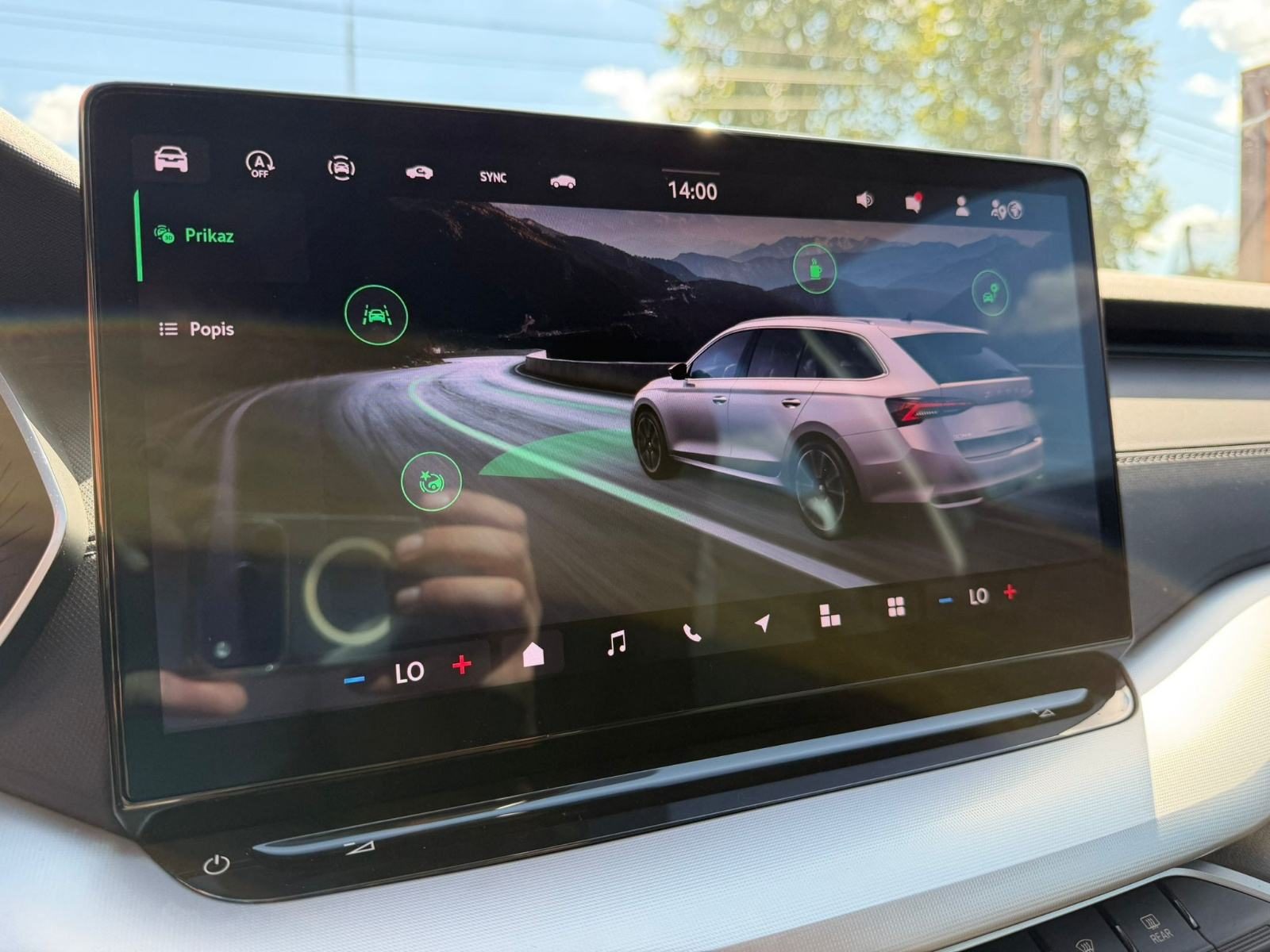 2024 Škoda Octavia Combi — fotografija 14