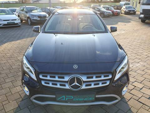 2017 Mercedes-Benz GLA — sličica 28