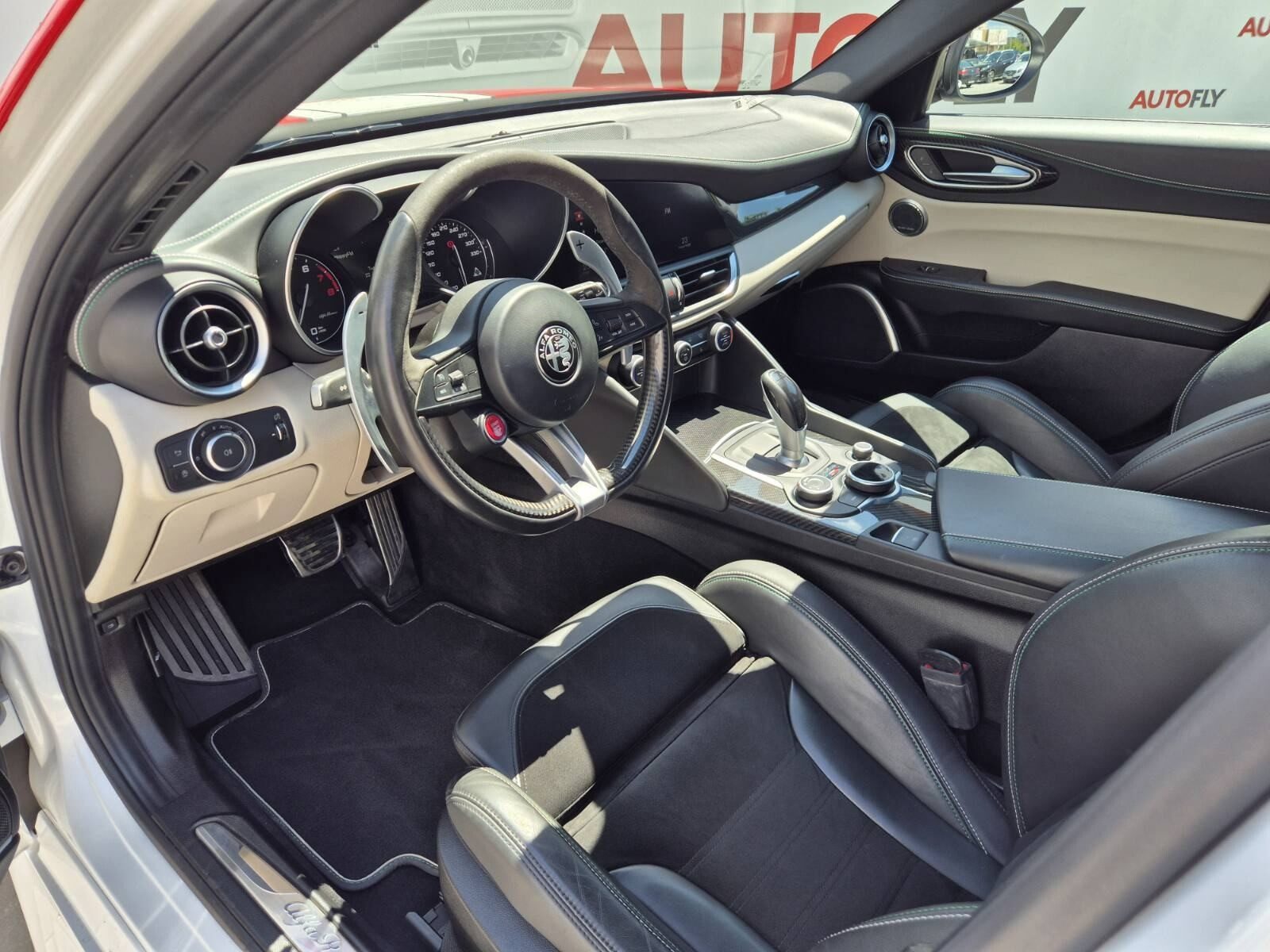 2017 Alfa Romeo Giulia — fotografija 15