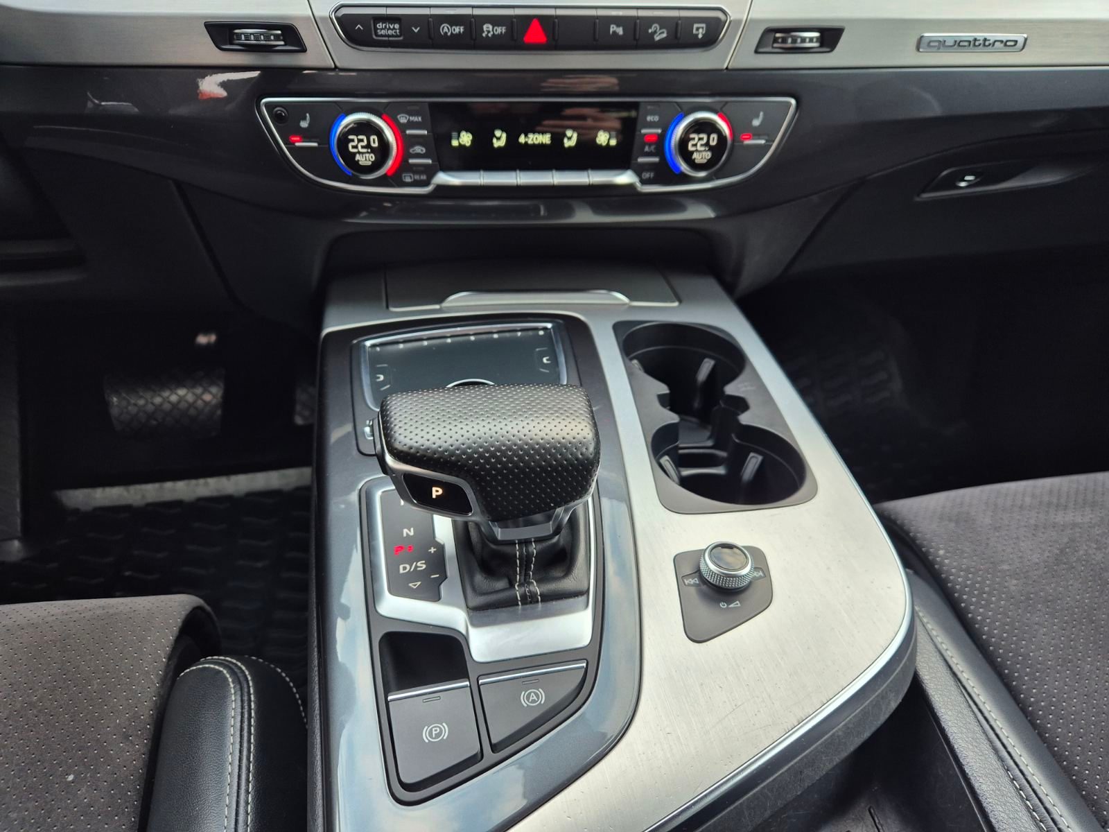 2015 Audi Q7 S line — fotografija 22