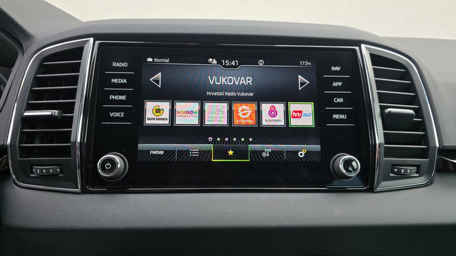 2023 Škoda Karoq — fotografija 16